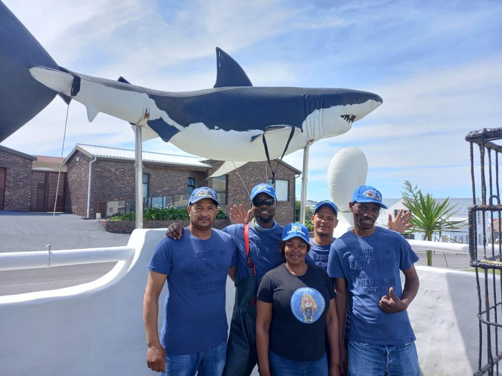 sharklady-adventures-crew